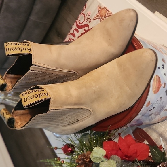 Cowboy Boots - Picture 1 of 8